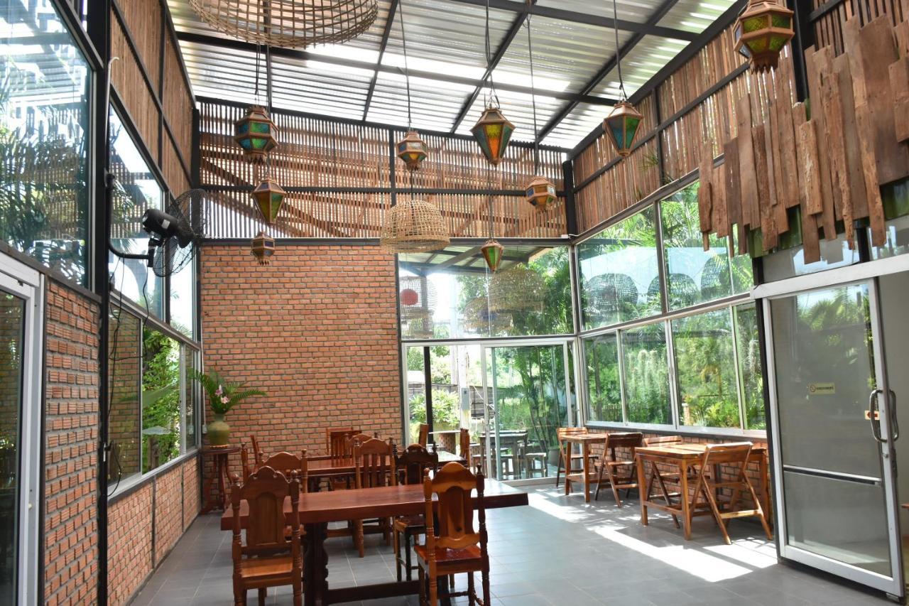 Hug Sakhonnakhon Hotel Sakon Nakhon Ngoại thất bức ảnh