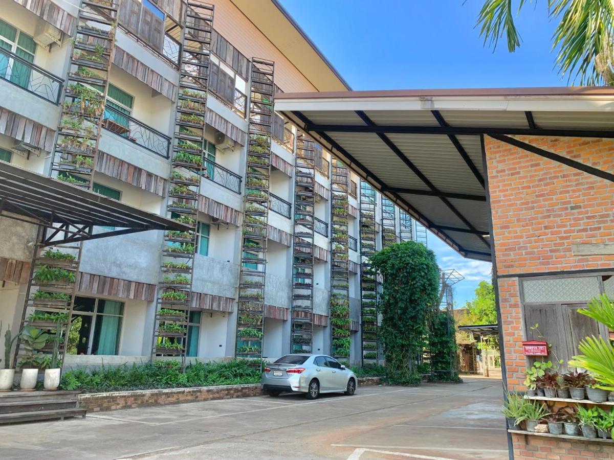 Hug Sakhonnakhon Hotel Sakon Nakhon Ngoại thất bức ảnh